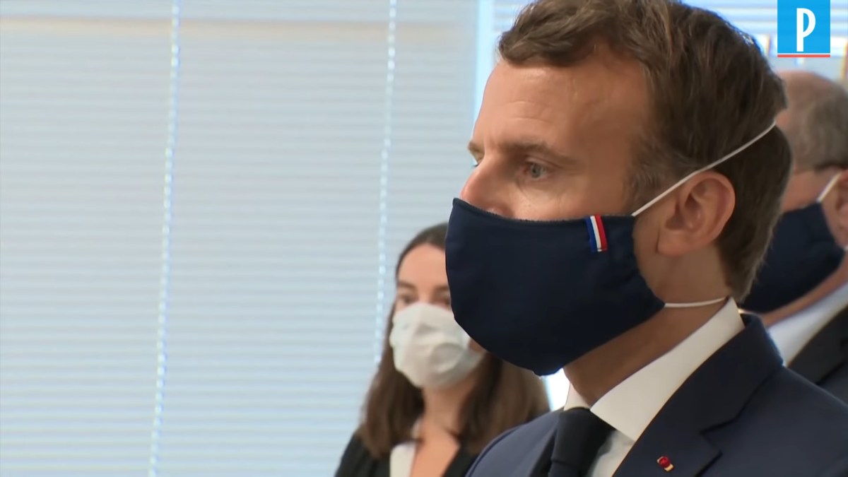Emmanuel Macron portant un masque // Source : Le Parisien Emmanuel Macron portant un masque // Source : Le Parisien
