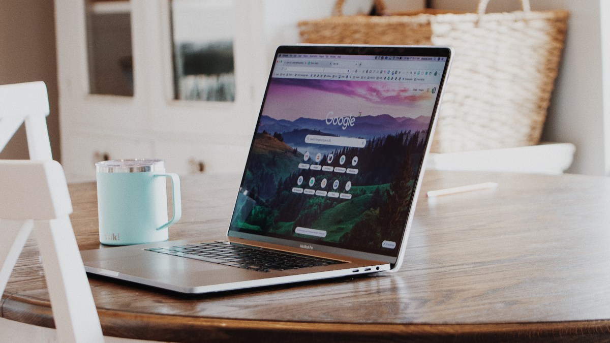 Google sur un MacBook. // Source : Pexels/Jessica Lewis (photo recadrée) Google sur un MacBook. // Source : Pexels/Jessica Lewis (photo recadrée)