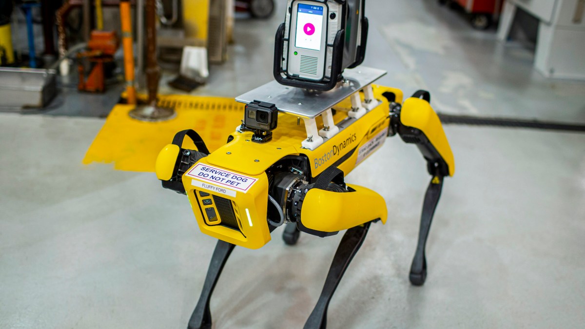 Robots chiens dans une usine Ford // Source : Ford Robots chiens dans une usine Ford // Source : Ford