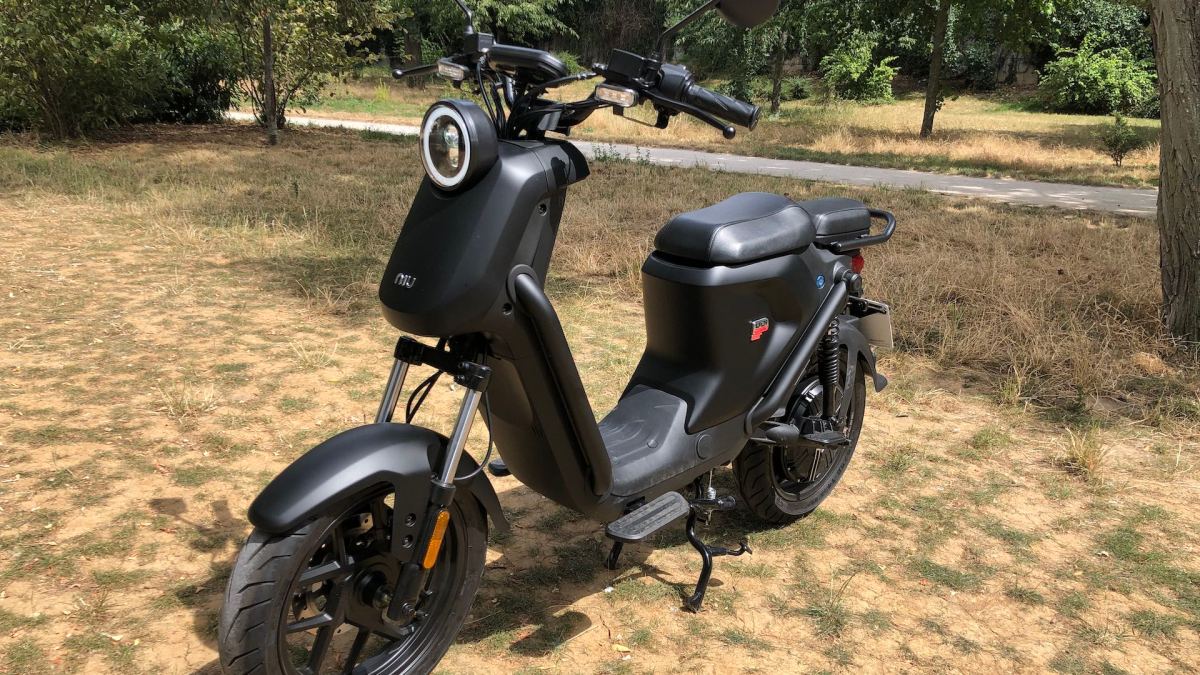 Le scooter électrique Niu UQI GT (Pro) // Source : Marie Turcan pour Vroom/Numerama Le scooter électrique Niu UQI GT (Pro) // Source : Marie Turcan pour Vroom/Numerama