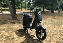 Le scooter électrique Niu UQI GT (Pro) // Source : Marie Turcan pour Vroom/Numerama Le scooter électrique Niu UQI GT (Pro) // Source : Marie Turcan pour Vroom/Numerama