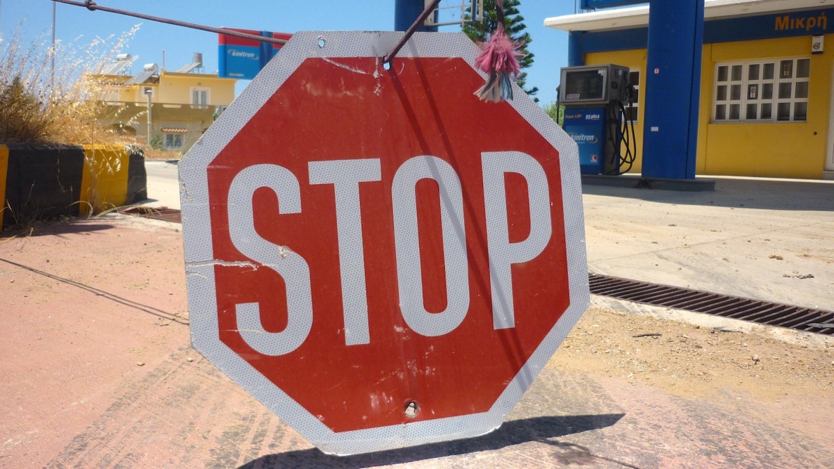 Un panneau STOP // Source : Wikimedia/André Loconte (photo légèrement éclaircie) Un panneau STOP // Source : Wikimedia/André Loconte (photo légèrement éclaircie)