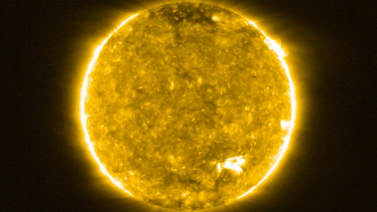 Le Soleil vu par Solar Orbiter le 30 mai 2020. // Source : Solar Orbiter/EUI Team (ESA & NASA); CSL, IAS, MPS, PMOD/WRC, ROB, UCL/MSSL (photo recadrée) Le Soleil vu par Solar Orbiter le 30 mai 2020. // Source : Solar Orbiter/EUI Team (ESA & NASA); CSL, IAS, MPS, PMOD/WRC, ROB, UCL/MSSL (photo recadrée)