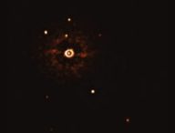 Le système TYC 8998-760-1. // Source : ESO/Bohn et al. (photo recadrée)