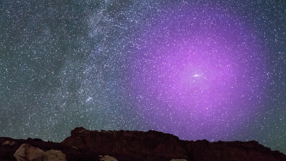 Le halo de la galaxie Andromède, si l'on pouvait le voir à l'œil nu. // Source : NASA, ESA, J. DePasquale and E. Wheatley (STScI), and Z. Levay (background image) Le halo de la galaxie Andromède, si l'on pouvait le voir à l'œil nu. // Source : NASA, ESA, J. DePasquale and E. Wheatley (STScI), and Z. Levay (background image)