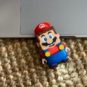 La figurine Lego Mario // Source : Maxime Claudel pour Numerama La figurine Lego Mario // Source : Maxime Claudel pour Numerama