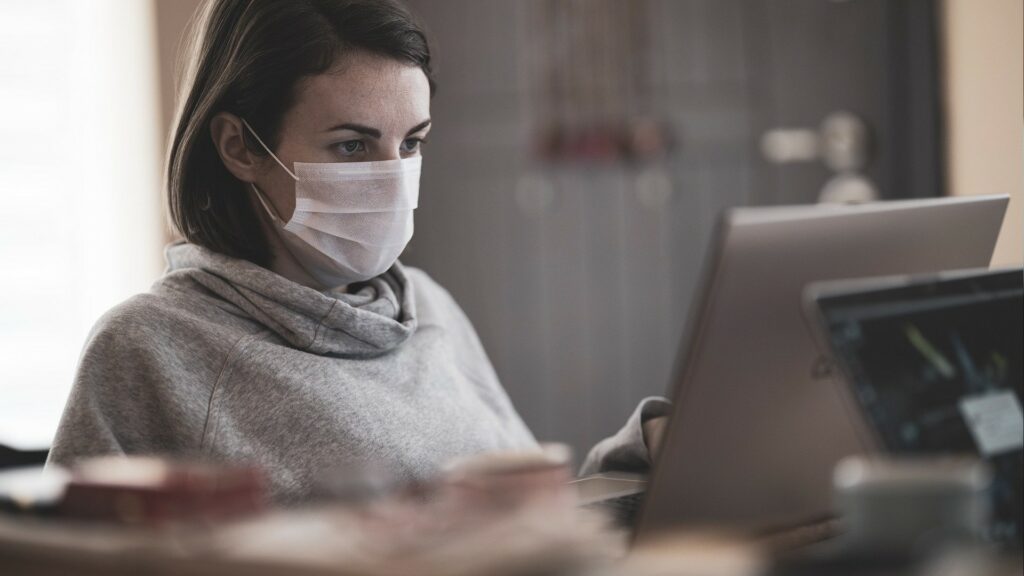 Il faudra dorénavant porter un masque dans l'entreprise. // Source : Pixabay Il faudra dorénavant porter un masque dans l'entreprise. // Source : Pixabay