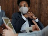 Masque en entreprise, Covid-19, coronavirus. // Source : Pexel