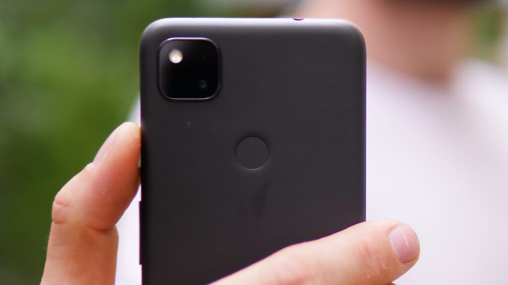 Le Pixel 4a // Source : Louise Audry pour Numerama Le Pixel 4a // Source : Louise Audry pour Numerama