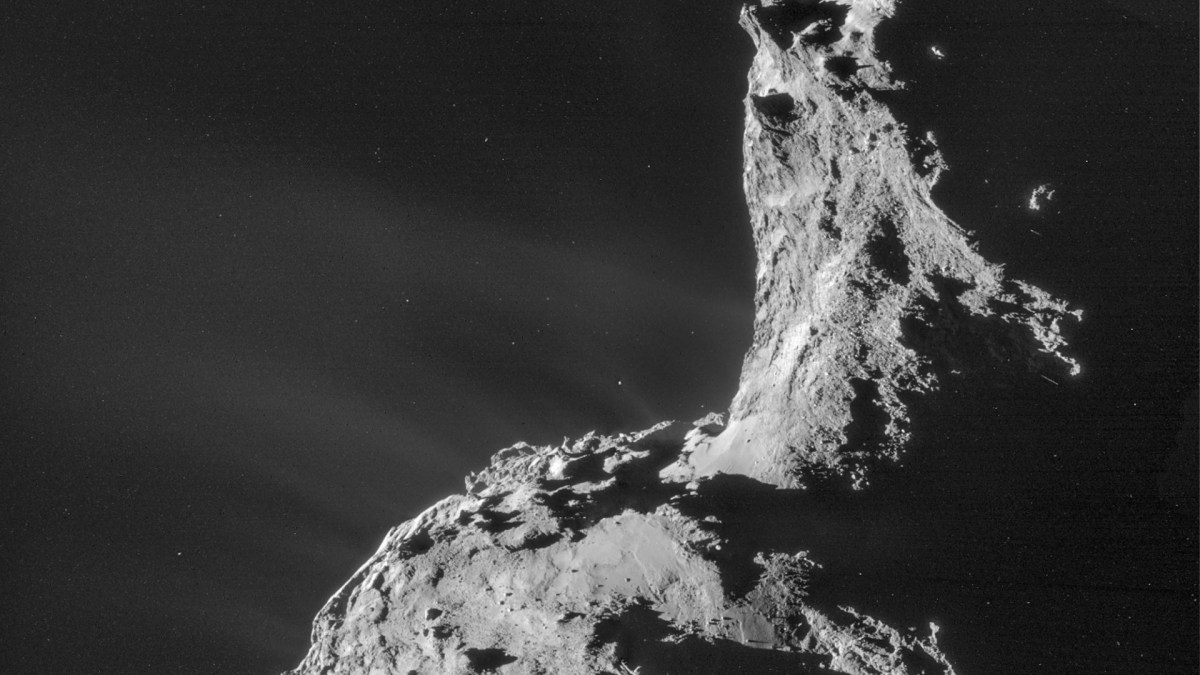 67P/Churyumov-Gerasimenko en 2014. // Source : ESA/Rosetta/NAVCAM (photo recadrée) 67P/Churyumov-Gerasimenko en 2014. // Source : ESA/Rosetta/NAVCAM (photo recadrée)