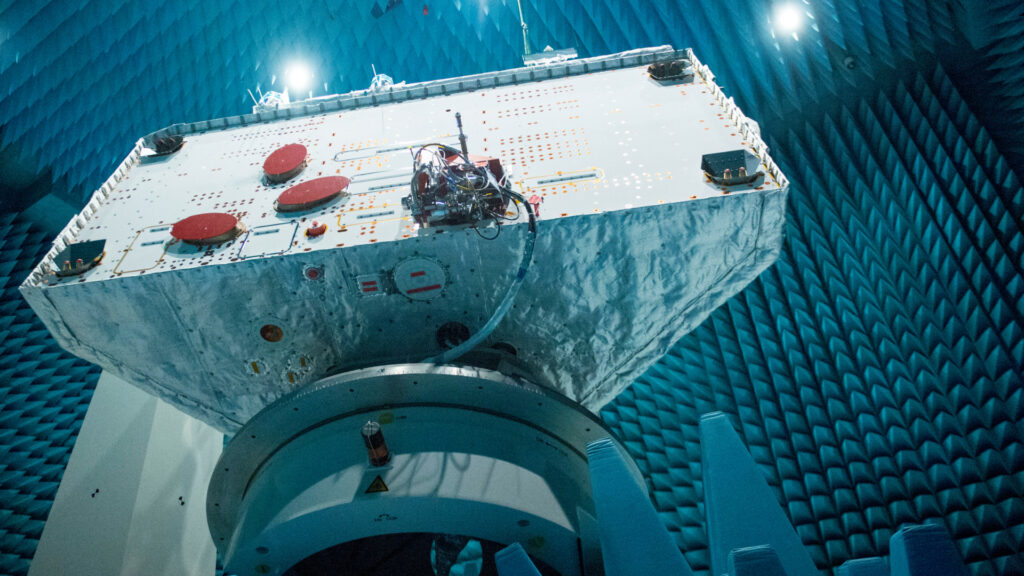 BepiColombo lors d'un test. // Source : Flickr/CC/European Space Agency (photo recadrée) BepiColombo lors d'un test. // Source : Flickr/CC/European Space Agency (photo recadrée)