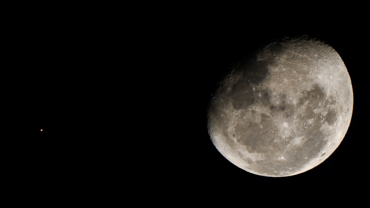 Conjonction entre la Lune et Mars le 6 septembre 2020. // Source : Flickr/CC/Hypatia Alexandria (photo recadrée) Conjonction entre la Lune et Mars le 6 septembre 2020. // Source : Flickr/CC/Hypatia Alexandria (photo recadrée)