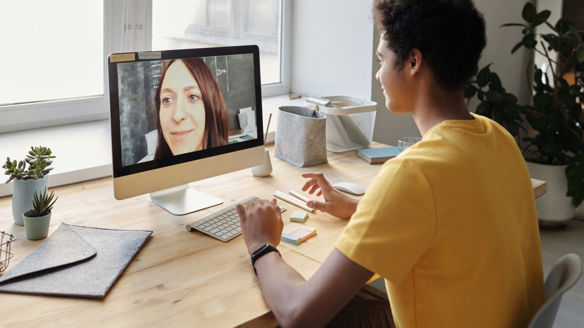 Pendant leur quatorzaine, la plupart des gens sont en télétravail. // Source : Pexels Pendant leur quatorzaine, la plupart des gens sont en télétravail. // Source : Pexels