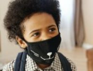 Les élèves doivent porter un masque à l'intérieur, dans les lieux fermés. // Source : Pexels