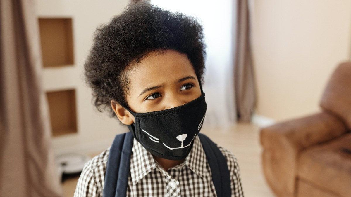 Les élèves doivent porter un masque à l'intérieur, dans les lieux fermés. // Source : Pexels Les élèves doivent porter un masque à l'intérieur, dans les lieux fermés. // Source : Pexels