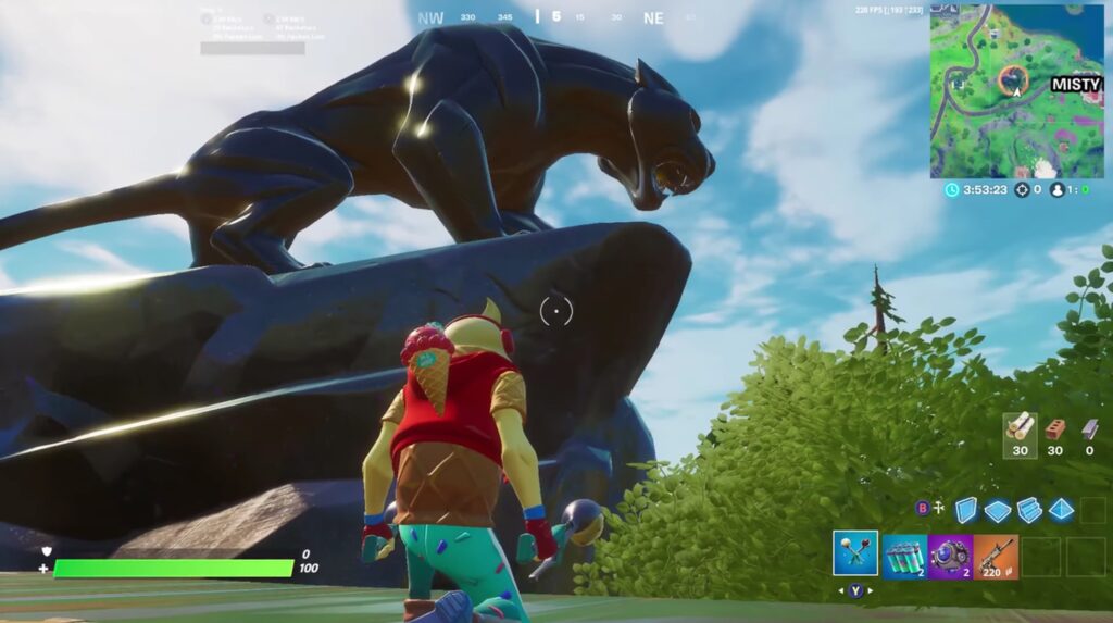 La statue Black Panther dans Fortnite // Source : YouTube/Burty