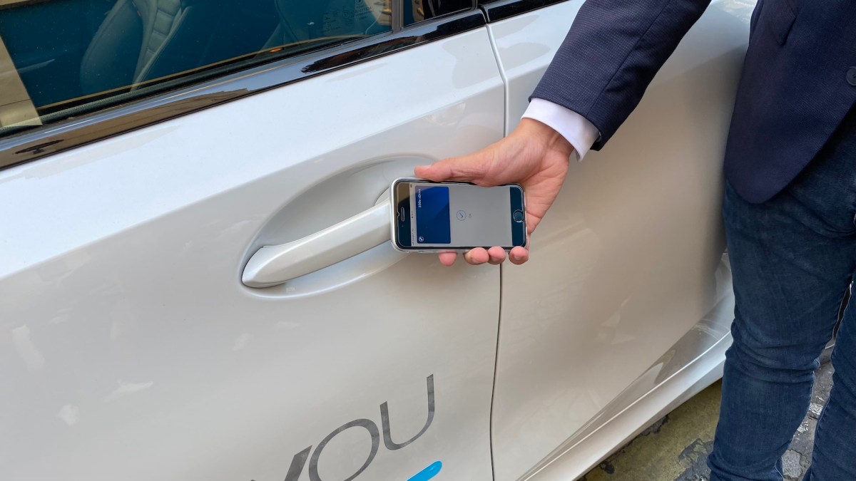 BMW et Digital Key avec iPhone // Source : Maxime Claudel pour Numerama BMW et Digital Key avec iPhone // Source : Maxime Claudel pour Numerama