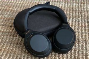 Le casque Sony WH-1000XM4  // Source : Maxime Claudel pour Numerama