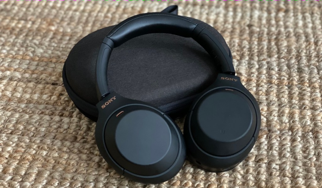 Le casque Sony WH-1000XM4 // Source : Maxime Claudel pour Numerama Le casque Sony WH-1000XM4 // Source : Maxime Claudel pour Numerama