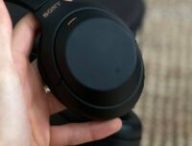 L'oreillette gauche du casque Sony WH-1000XM4  // Source : Maxime Claudel pour Numerama