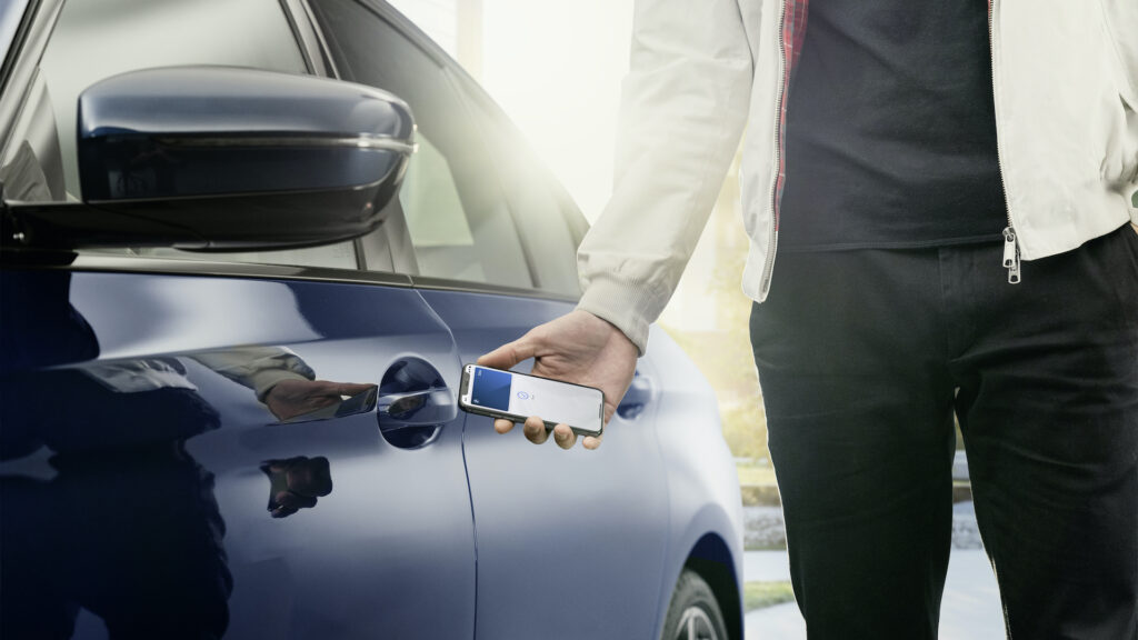 BMW et Digital Key avec iPhone // Source : BMW BMW et Digital Key avec iPhone // Source : BMW