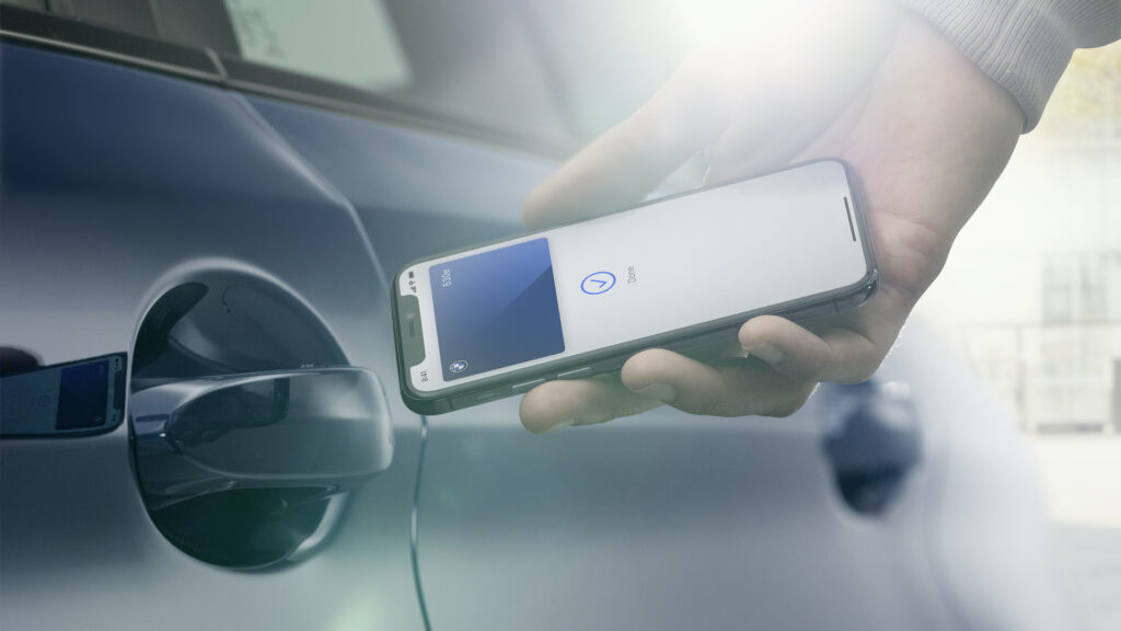 BMW et Digital Key avec iPhone // Source : BMW BMW et Digital Key avec iPhone // Source : BMW