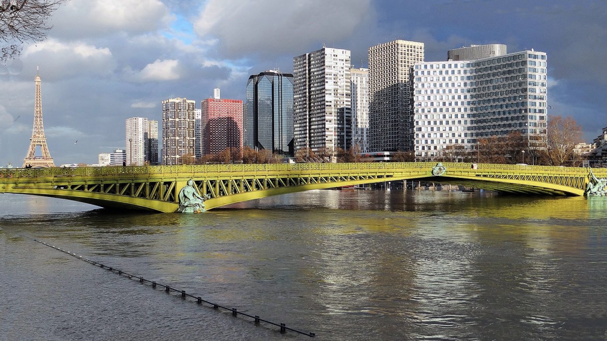 Pont Mirabeau // Source : Wikimedia Pont Mirabeau // Source : Wikimedia