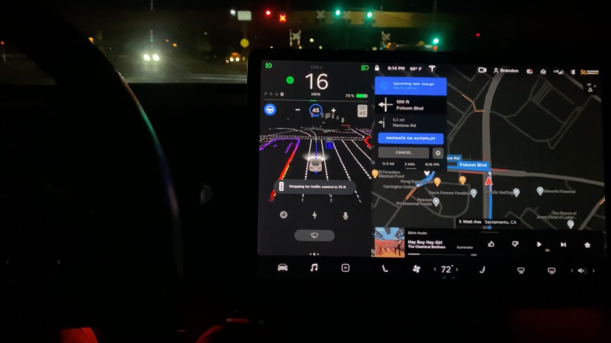 Conduite autonome de Tesla en bêta // Source : Capture d'écran YouTube Conduite autonome de Tesla en bêta // Source : Capture d'écran YouTube