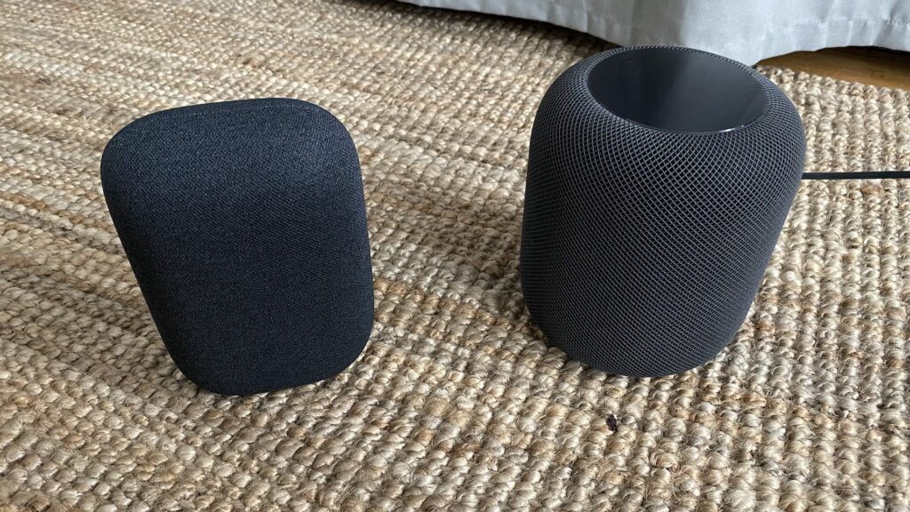 Google Nest Audio versus HomePod // Source : Maxime Claudel pour Numerama Google Nest Audio versus HomePod // Source : Maxime Claudel pour Numerama