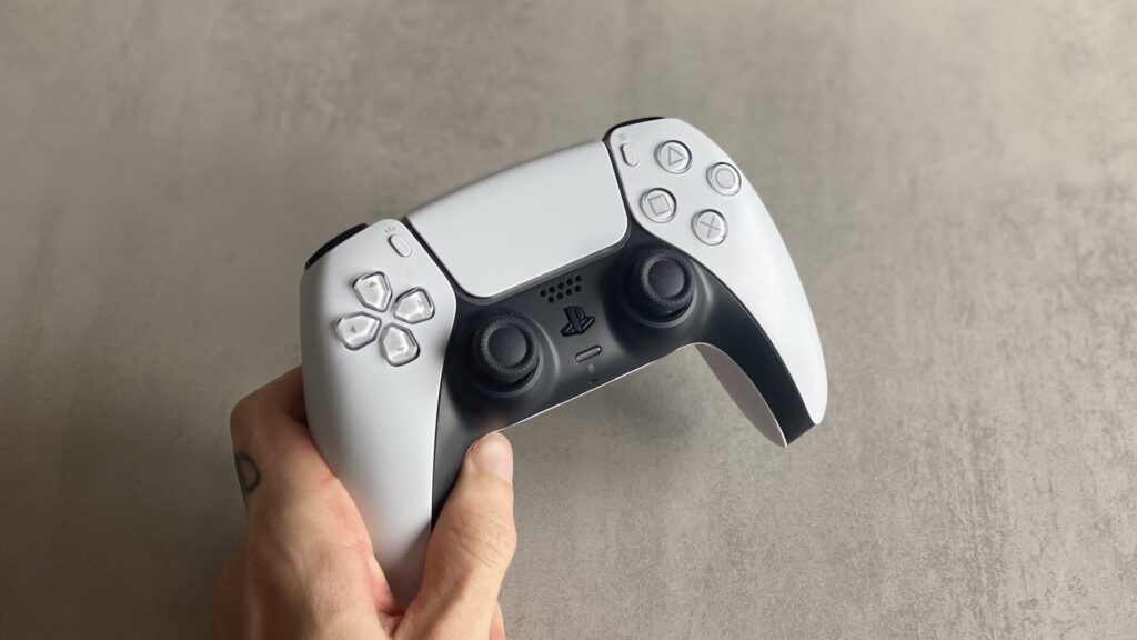 Manette DualSense de la PS5 // Source : Maxime Claudel pour Numerama Manette DualSense de la PS5 // Source : Maxime Claudel pour Numerama