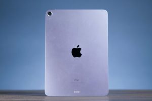 L'iPad Air 2020 d'Apple // Source : Louise Audry pour Numerama