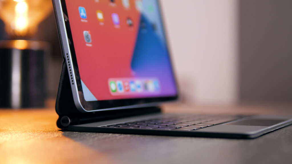 L'iPad Air 2020 d'Apple // Source : Louise Audry pour Numerama L'iPad Air 2020 d'Apple // Source : Louise Audry pour Numerama