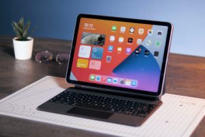 L'iPad Air 2020 d'Apple // Source : Louise Audry pour Numerama