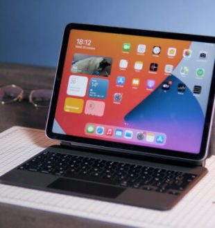 L'iPad Air 2020 d'Apple // Source : Louise Audry pour Numerama L'iPad Air 2020 d'Apple // Source : Louise Audry pour Numerama