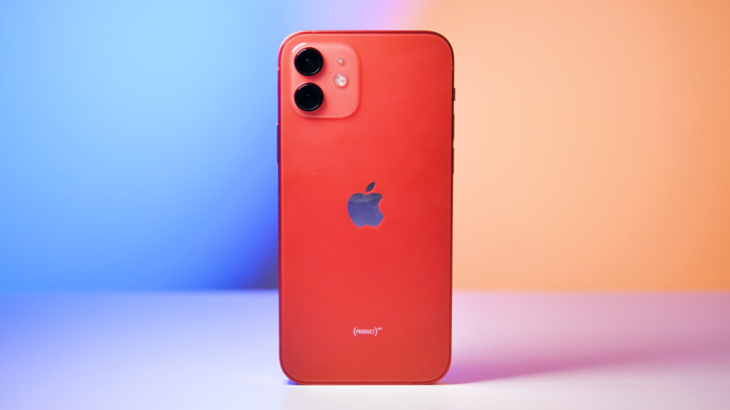 L'iPhone 12 // Source : Louise Audry pour Numerama L'iPhone 12 // Source : Louise Audry pour Numerama