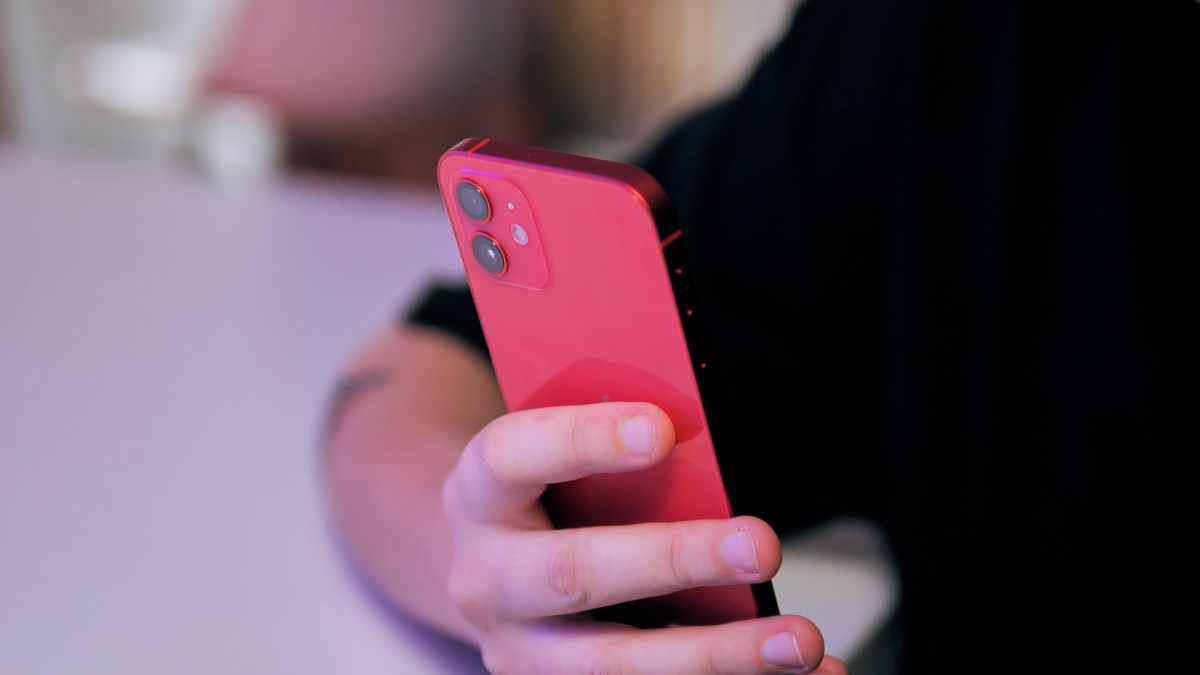 L'iPhone 12 // Source : Louise Audry pour Numerama L'iPhone 12 // Source : Louise Audry pour Numerama
