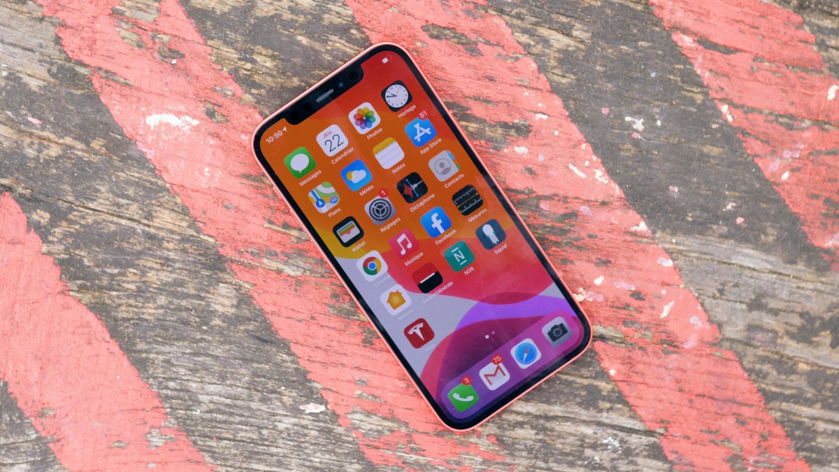 L'iPhone 12 // Source : Louise Audry pour Numerama L'iPhone 12 // Source : Louise Audry pour Numerama