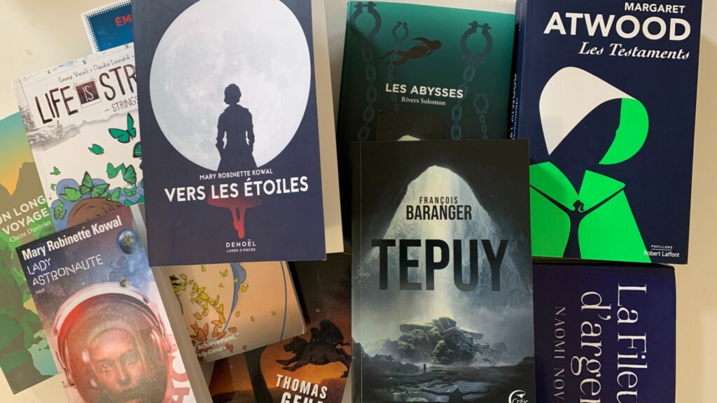 Les livres et BD seront une compagnie culturelle essentielle pendant ce nouveau confinement. // Source : Image Numerama Les livres et BD seront une compagnie culturelle essentielle pendant ce nouveau confinement. // Source : Image Numerama