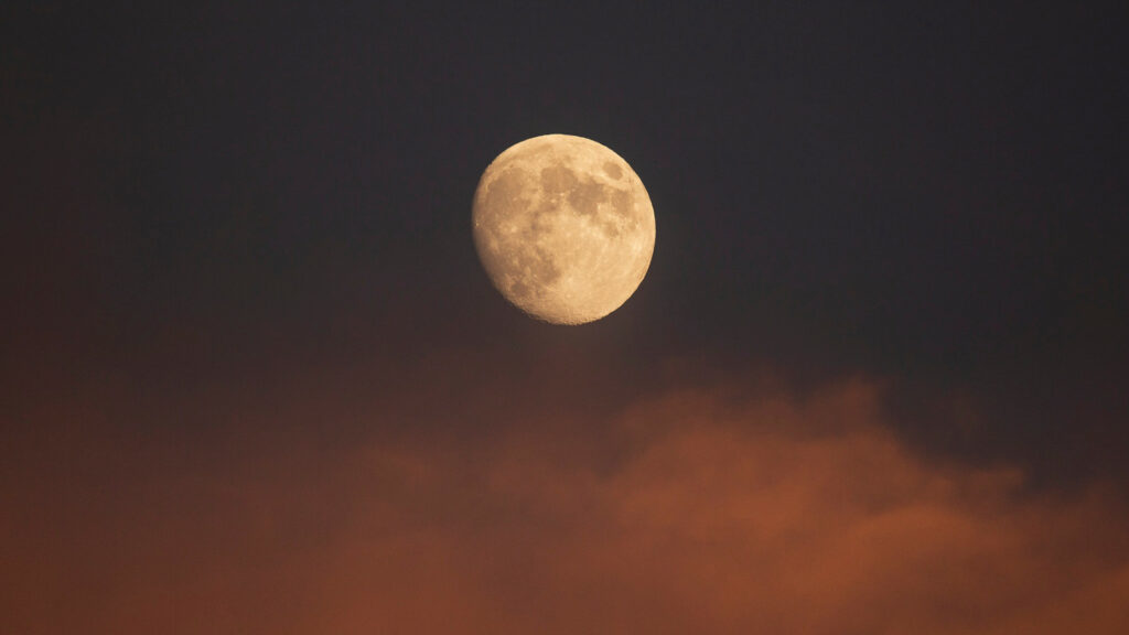La Lune. // Source : Lee Stonehouse La Lune. // Source : Lee Stonehouse