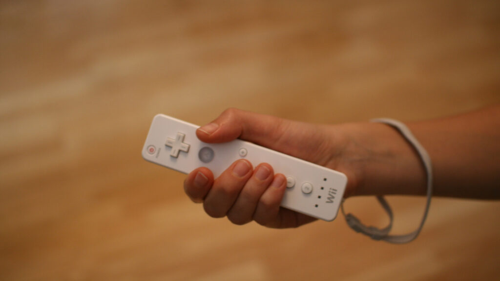 Une manette Wii. // Source : Flickr/CC/Nicolas Nova (photo recadrée) Une manette Wii. // Source : Flickr/CC/Nicolas Nova (photo recadrée)