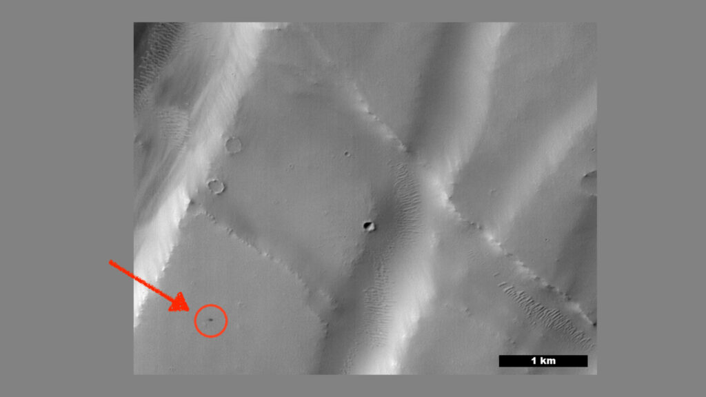 Cratères repérés par l'IA sur une image de la caméra CTX. // Source : NASA/JPL-Caltech/MSSS (annotation Numerama) Cratères repérés par l'IA sur une image de la caméra CTX. // Source : NASA/JPL-Caltech/MSSS (annotation Numerama)