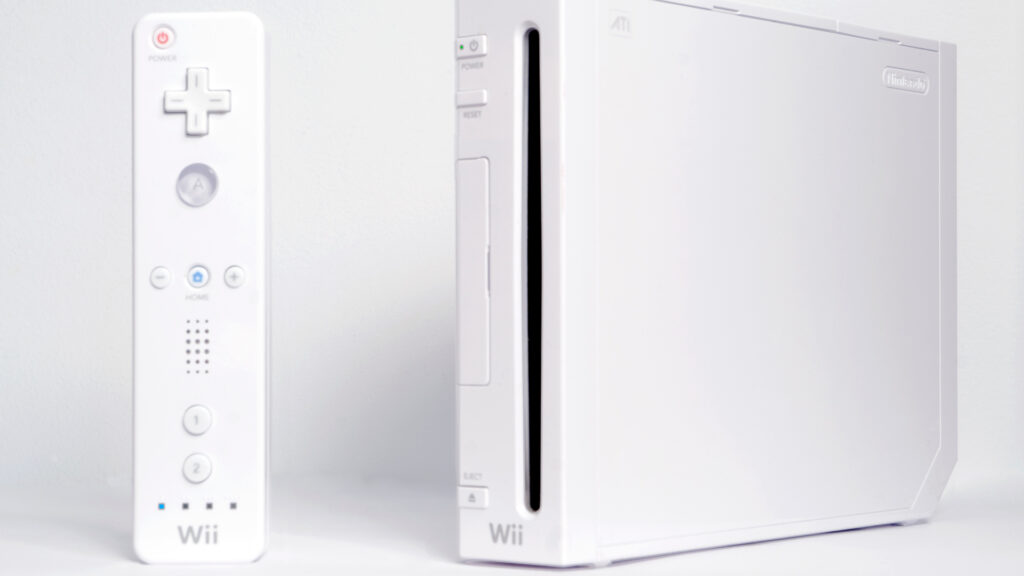 Manette et boitier de la console Wii. // Source : Flickr/CC/Markus (photo recadrée) Manette et boitier de la console Wii. // Source : Flickr/CC/Markus (photo recadrée)