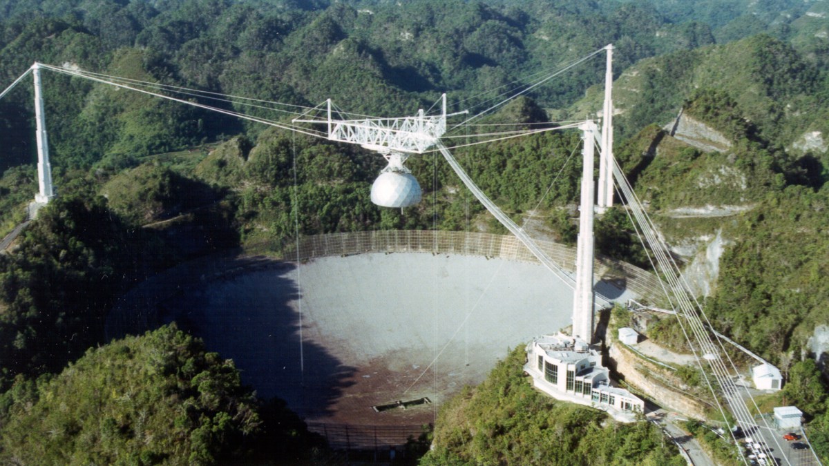 Le radiotélescope d'Arecibo. // Source : Arecibo Observatory Le radiotélescope d'Arecibo. // Source : Arecibo Observatory