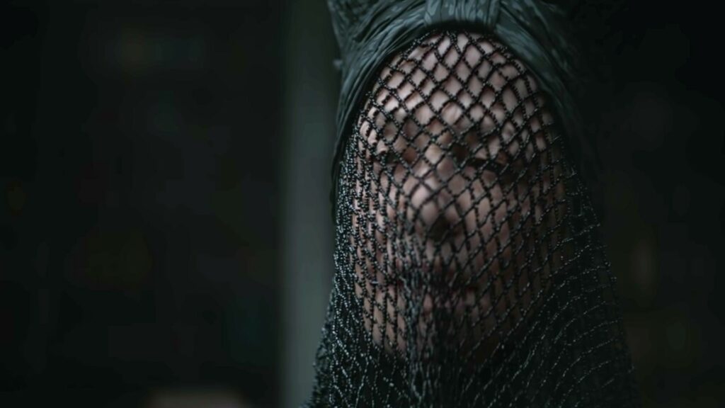 Une révérende mère des Bene Gesserit dans le Dune de Villeneuve. // Source : Dune (Warner) Une révérende mère des Bene Gesserit dans le Dune de Villeneuve. // Source : Dune (Warner)