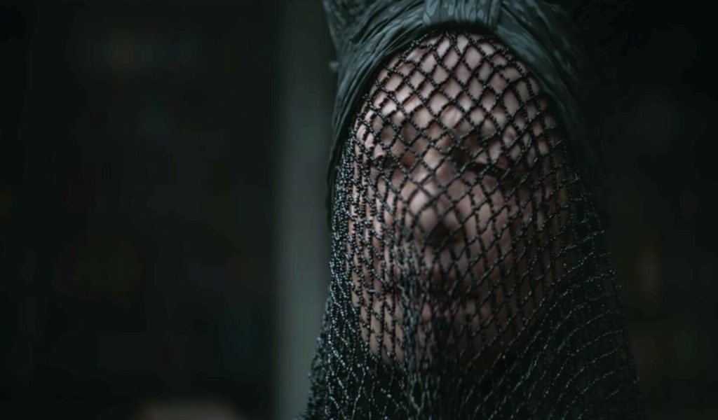 Une révérende mère des Bene Gesserit dans le Dune de Villeneuve. // Source : Dune (Warner) Une révérende mère des Bene Gesserit dans le Dune de Villeneuve. // Source : Dune (Warner)