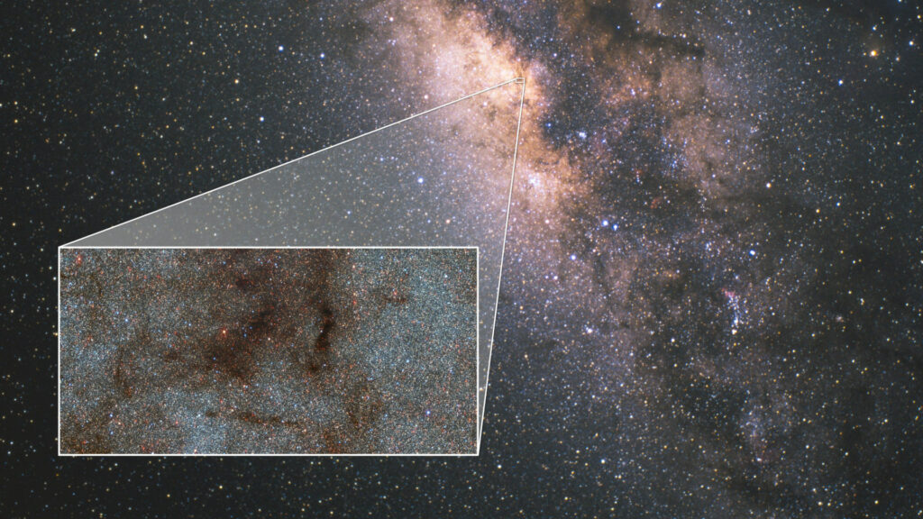 Le bulbe galactique. // Source : Milky Way photo: Akira Fujii; Inset photo: CTIO/NOIRLab/NSF/AURA/STScI, W. Clarkson (UM-Dearborn), C. Johnson (STScI), and M. Rich (UCLA) Le bulbe galactique. // Source : Milky Way photo: Akira Fujii; Inset photo: CTIO/NOIRLab/NSF/AURA/STScI, W. Clarkson (UM-Dearborn), C. Johnson (STScI), and M. Rich (UCLA)