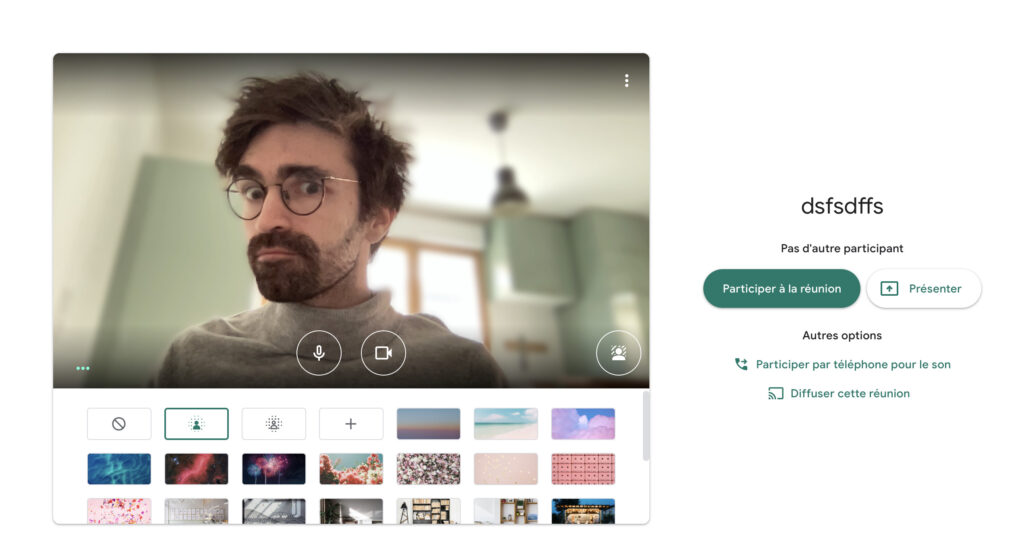 La nouvelle gestion de la caméra et le flou léger de Google Meet donnent un résultat bluffant // Source : Capture d'écran Numerama La nouvelle gestion de la caméra et le flou léger de Google Meet donnent un résultat bluffant // Source : Capture d'écran Numerama