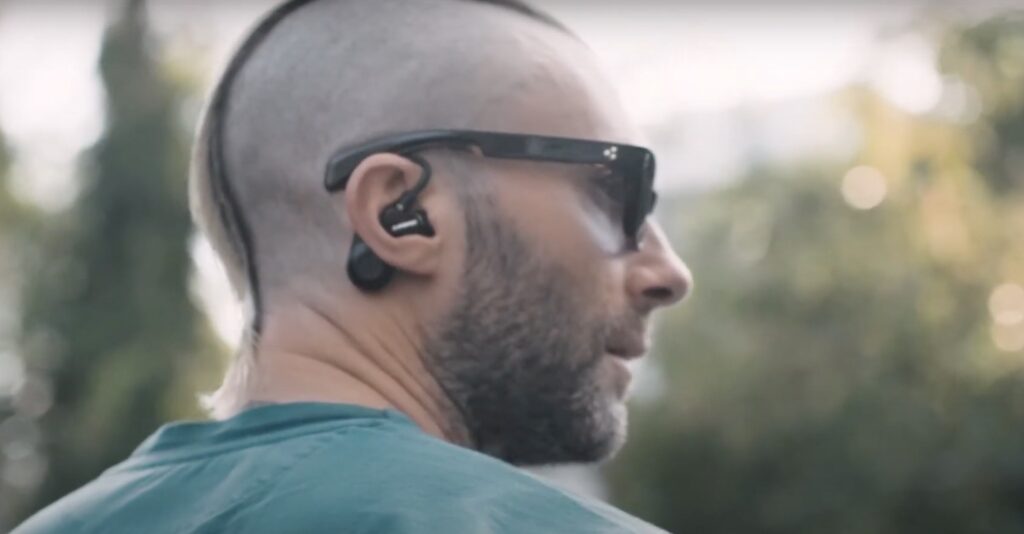 Si même Adam Levine (Maroon 5) n'a pas la classe avec les Shure Aonic 215... // Source : YouTube Shure Si même Adam Levine (Maroon 5) n'a pas la classe avec les Shure Aonic 215... // Source : YouTube Shure