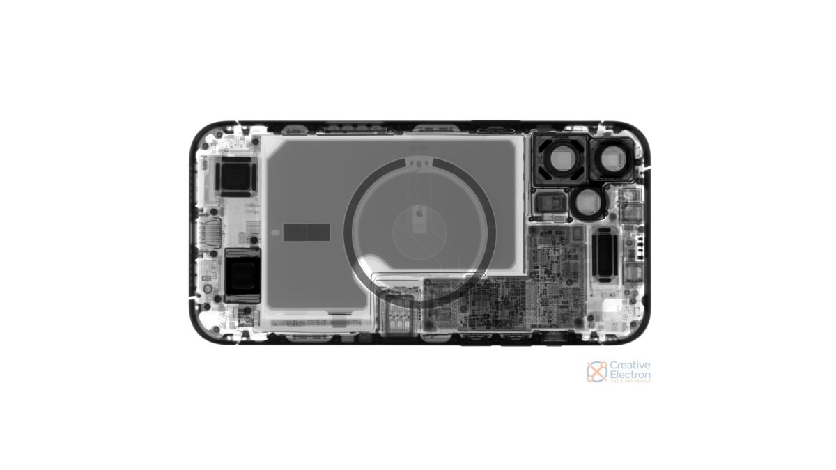 L'énorme iPhone 12 Pro Max et sa bobine MagSafe // Source : iFixit, réutilisation autorisée L'énorme iPhone 12 Pro Max et sa bobine MagSafe // Source : iFixit, réutilisation autorisée