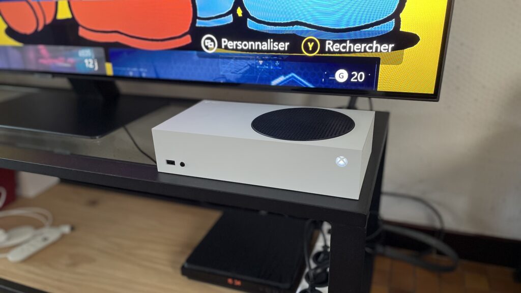La Xbox Series S en fonctionnement // Source : Maxime Claudel pour Numerama La Xbox Series S en fonctionnement // Source : Maxime Claudel pour Numerama